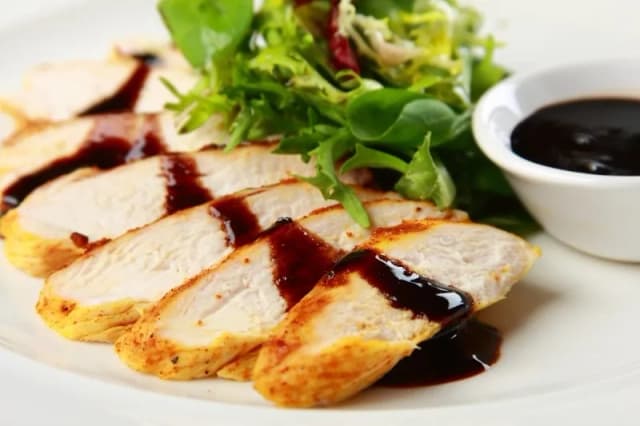 Jak zrobić sos balsamiczny do sałatek w 5 minut – prosty przepis