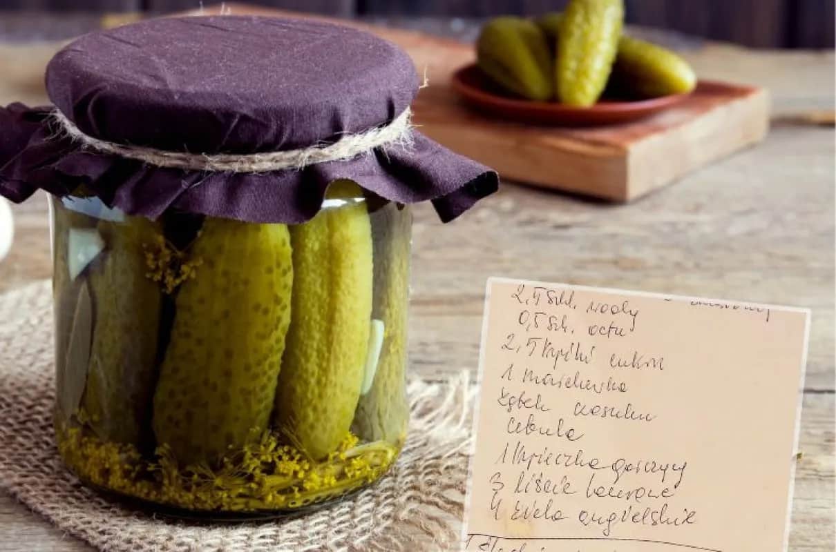 Co potrzeba do kiszenia ogórków, aby uzyskać idealny smak i chrupkość