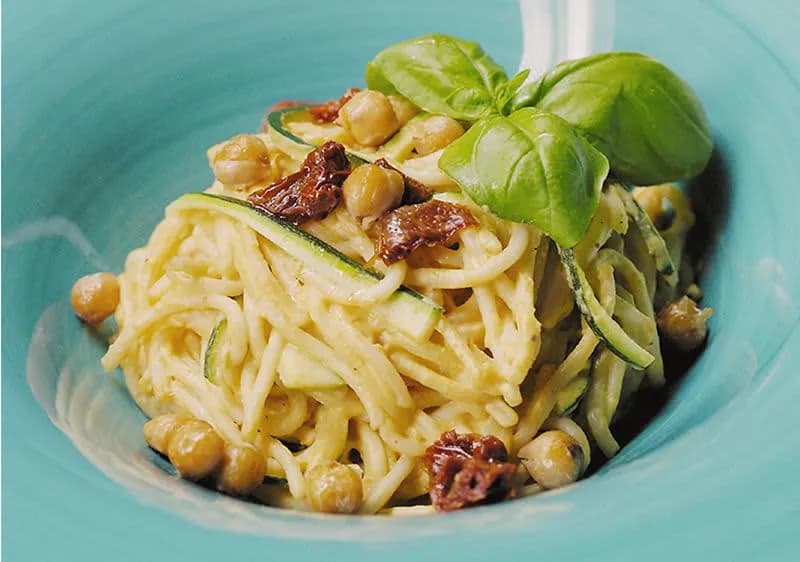 Jak zrobić wegański makaron w prosty sposób – szybki przepis na pyszne danie