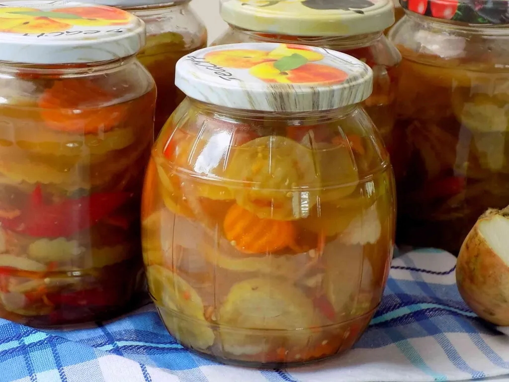 Jak zrobić sałatkę z zielonych pomidorów na zimę, aby uniknąć błędów