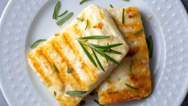 Czy ser halloumi jest kaloryczny? Sprawdź, jak wpływa na dietę