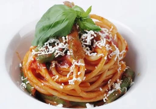 Spaghetti z dziurka w środku: odkryj wyjątkowy smak bucatini