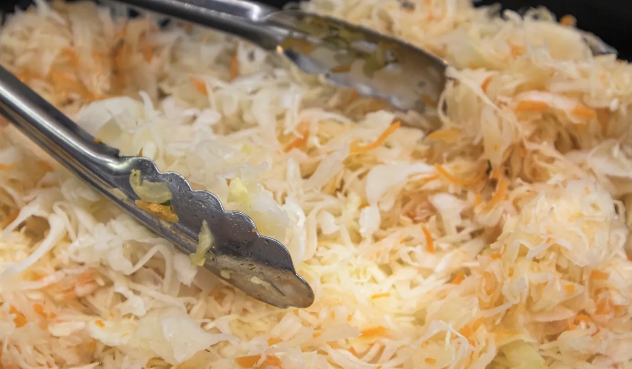 Czym się różni kapusta kiszona od kwaszonej – poznaj kluczowe różnice