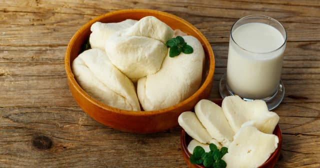 Gdzie kupić ser halloumi? Sprawdź najlepsze oferty i ceny