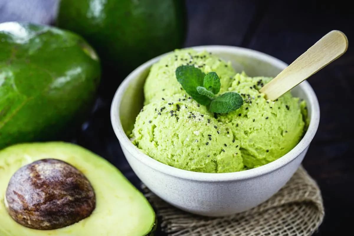 Lody wegańskie z czego: poznaj składniki i proste przepisy