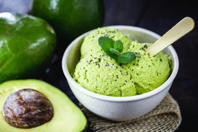 Lody wegańskie z czego: poznaj składniki i proste przepisy