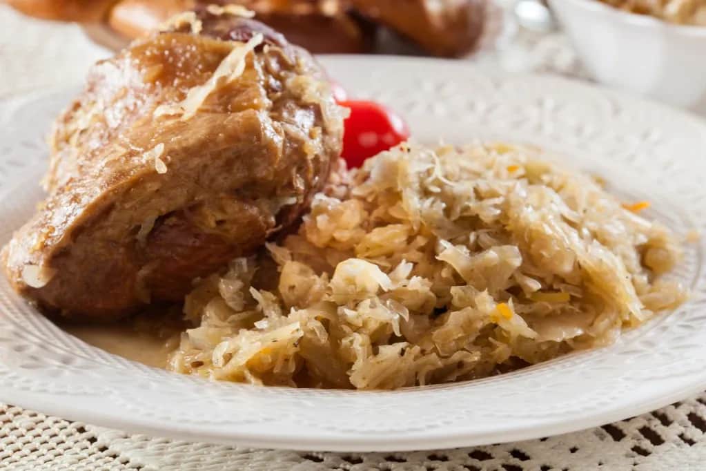 Z czym jeść kapustę kiszoną, aby wydobyć jej najlepszy smak?