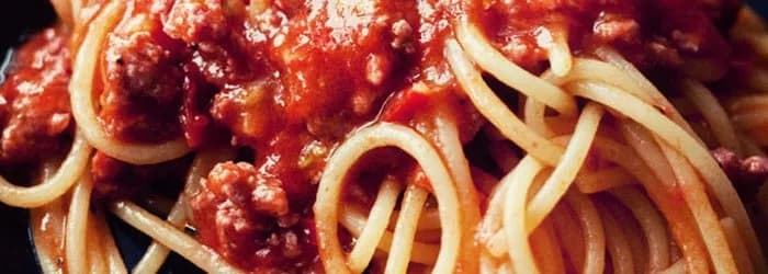 Prosty przepis na sos do spaghetti bolognese, który zachwyci wszystkich
