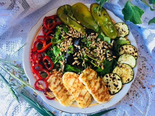 Jak grillować halloumi: proste kroki do idealnego smaku