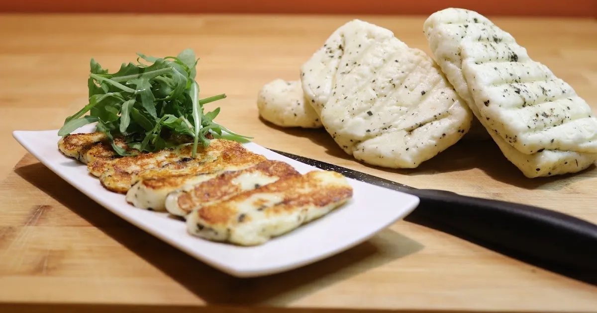 Co zrobić z sera halloumi? 10 pysznych przepisów, które zaskoczą